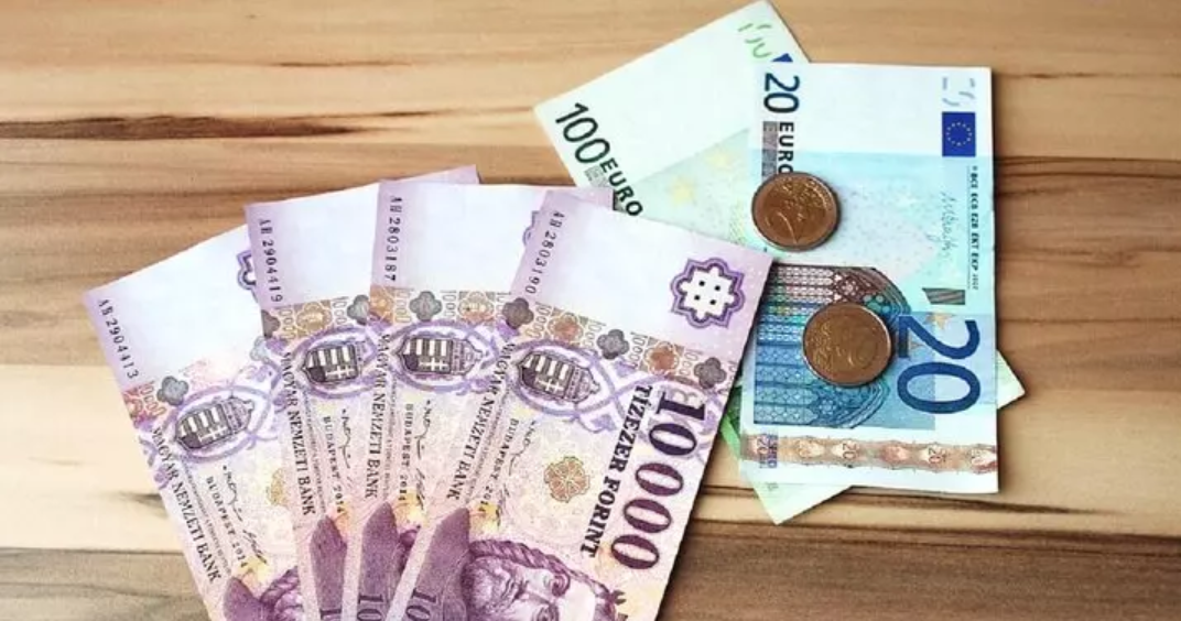Elemzők szerint 2032-ben jöhet az euró, a kormány 2030-ra teljesítené a feltételeket
